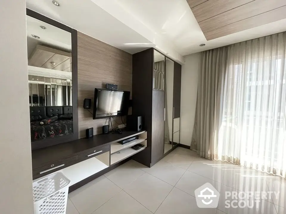  1 Bedroom Condo at The Prime 11 Sukhumvit Condominium Livingroom