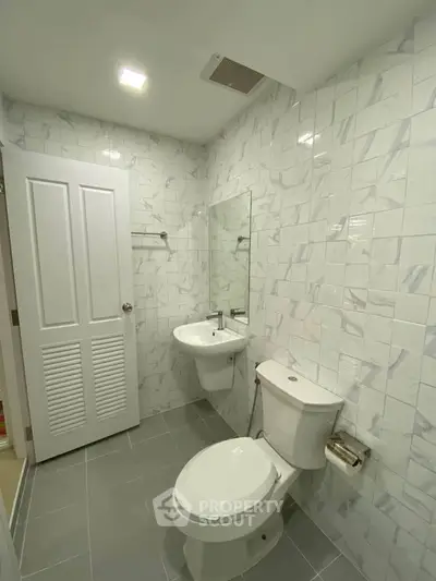 Modern bathroom with sleek fixtures and elegant tile design