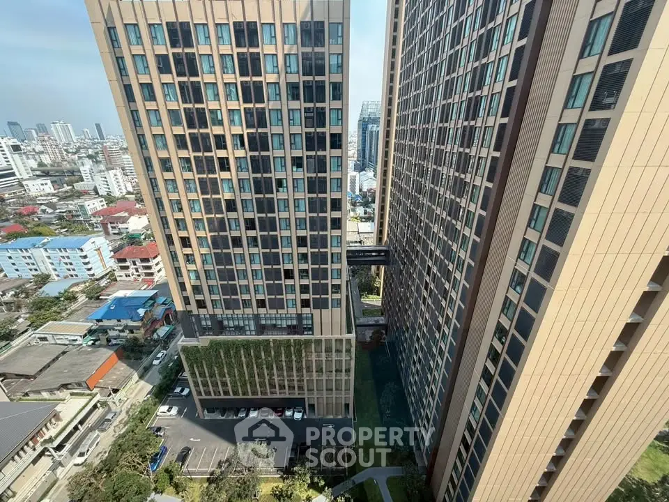Stunning high-rise building with panoramic city views and modern architecture.
