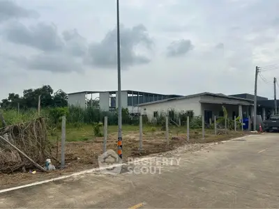 Spacious industrial property with potential for development, featuring ample outdoor space and modern infrastructure.