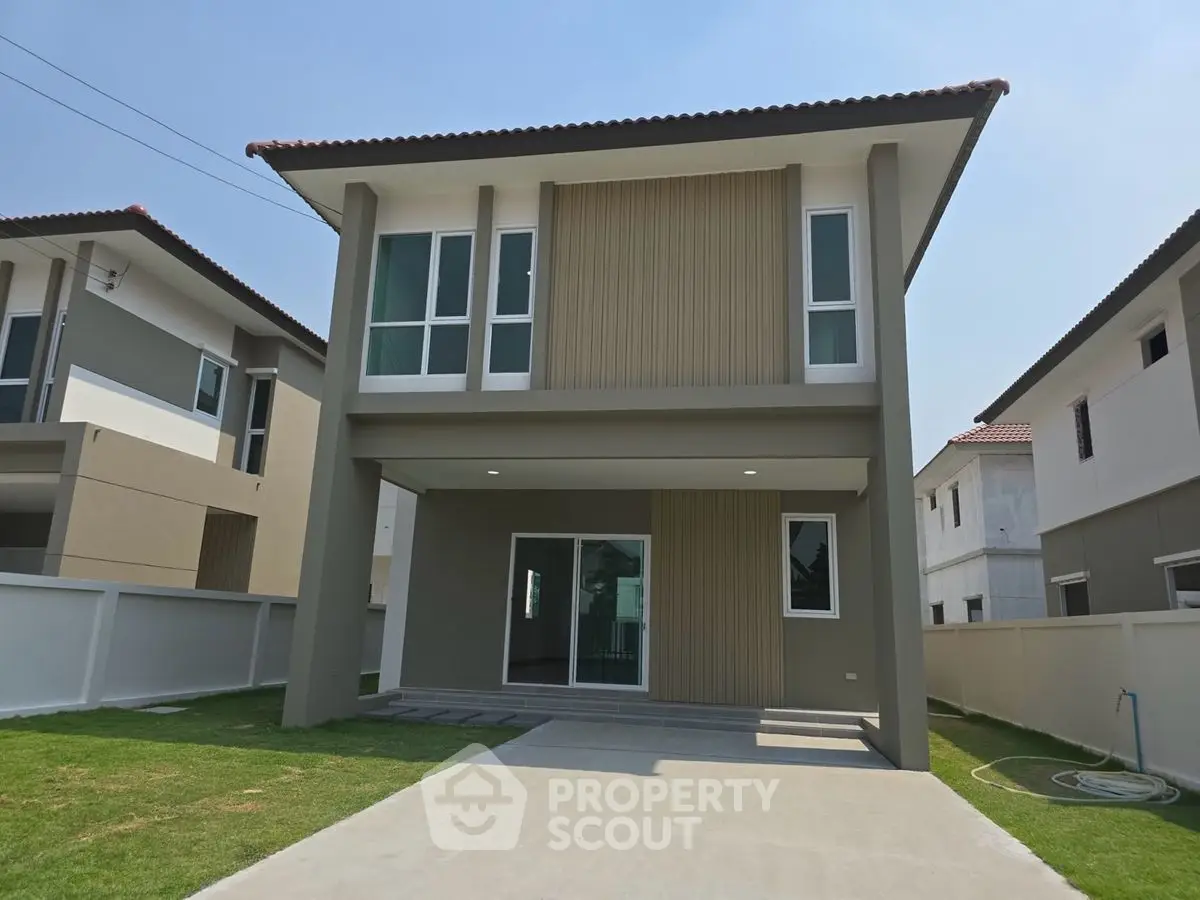 Modern two-story house with spacious driveway and contemporary design