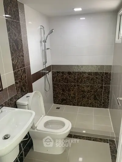 Modern bathroom with elegant tile design and sleek fixtures