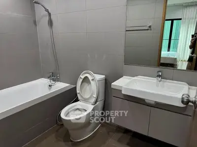 Modern bathroom with bathtub and sleek fixtures in a contemporary apartment.