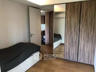  2 Bedrooms Condo at Via 31-2