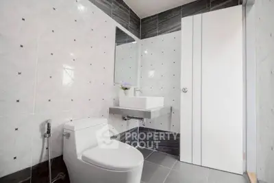 Modern bathroom with sleek design and elegant fixtures