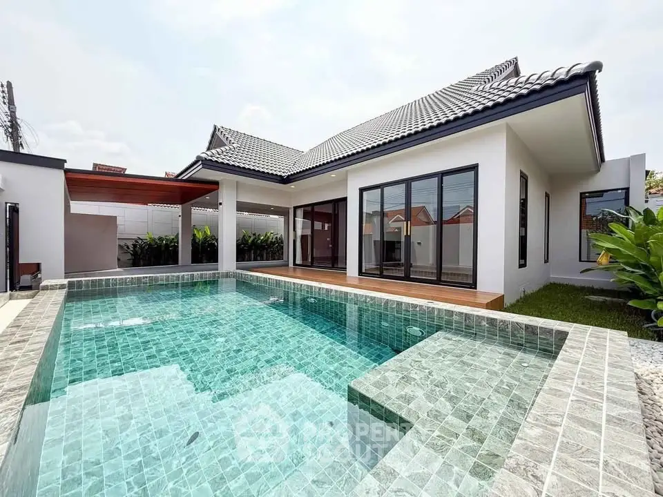 Luxurious modern house with private pool and elegant design