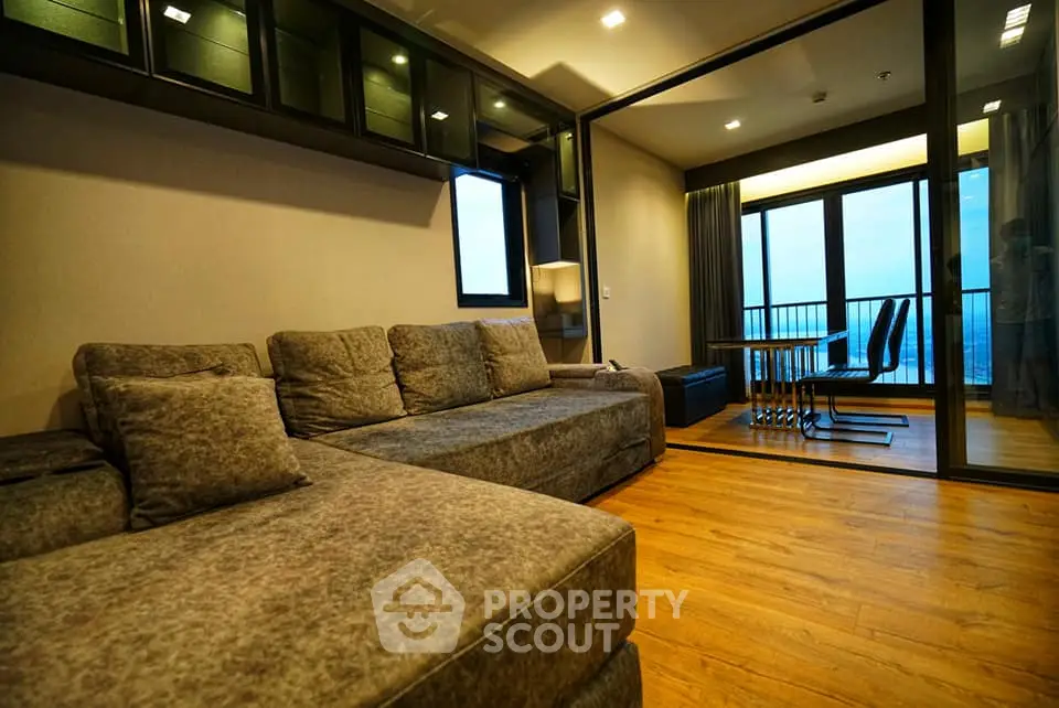 Fully Furnished 1 Bedroom Condo at 4-9