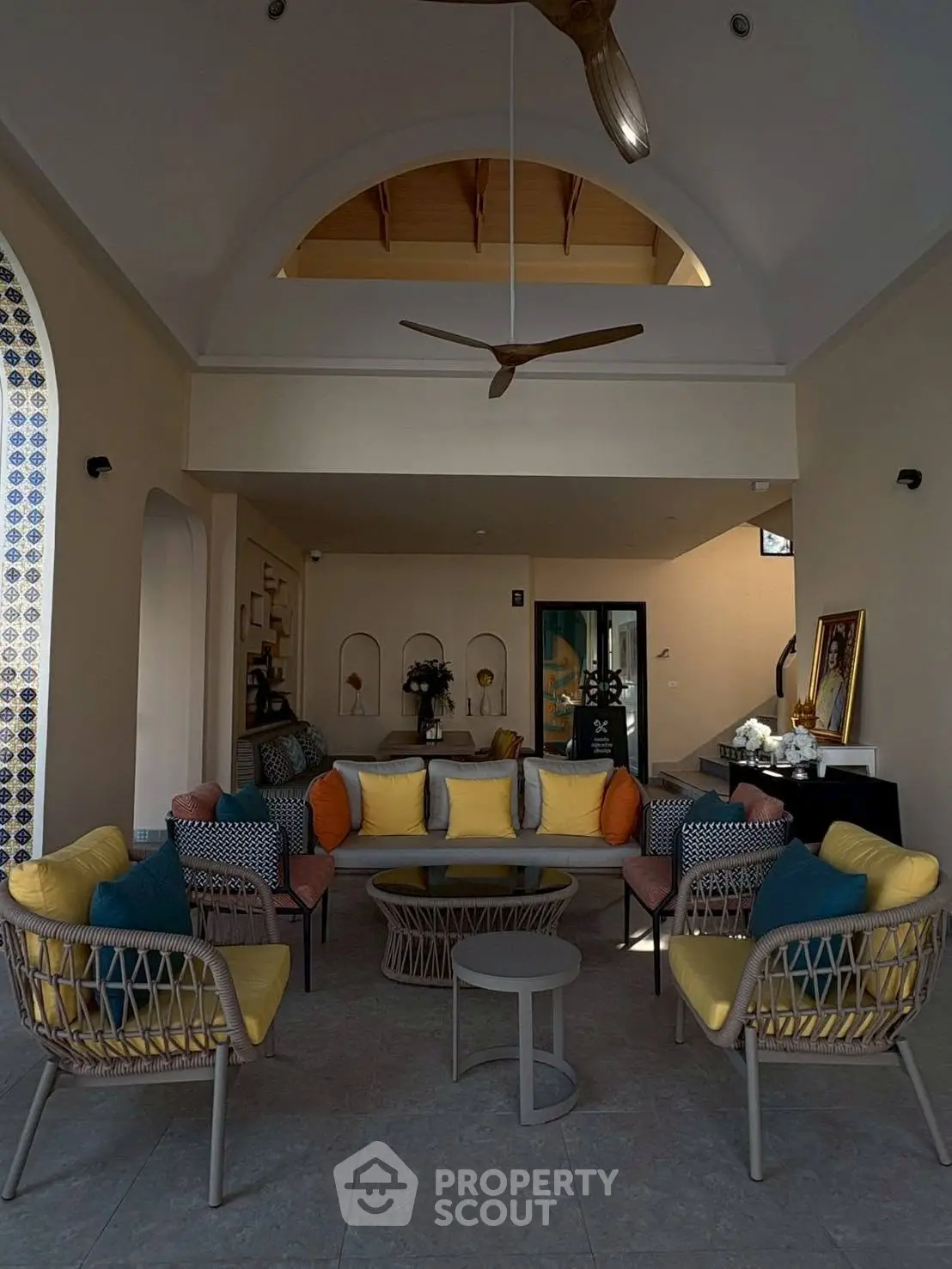 Luxurious living room with stylish furniture and high ceiling, perfect for relaxation and entertaining.