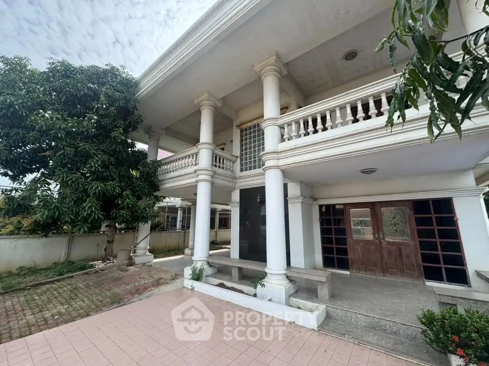 Stunning colonial-style house with grand columns and spacious patio