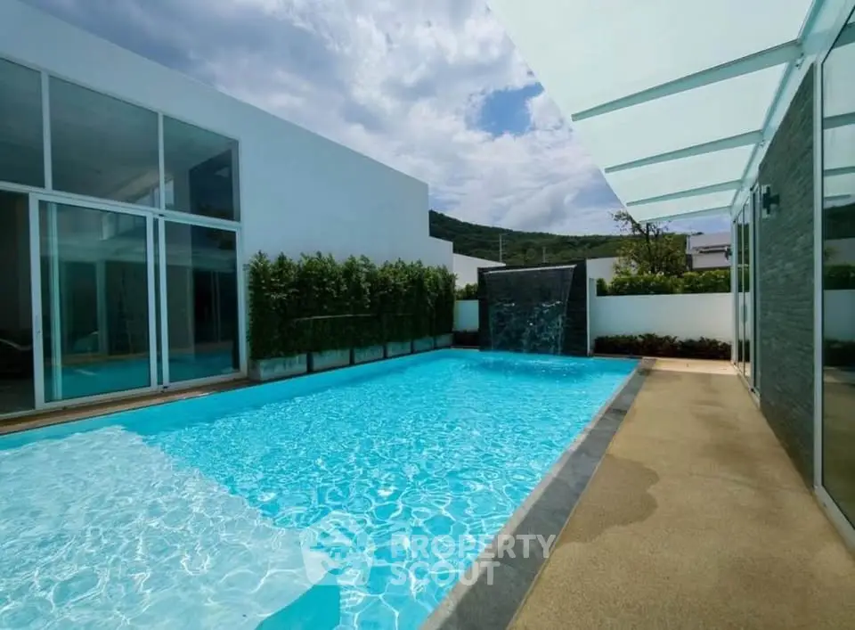 Luxurious modern home with private pool and sleek architectural design, perfect for relaxation and entertainment.