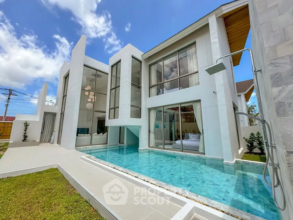 Luxurious modern villa with private pool and stunning architectural design, perfect for upscale living.