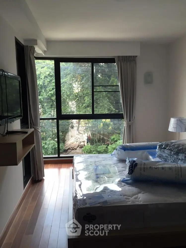  2 Bedrooms Condo -1