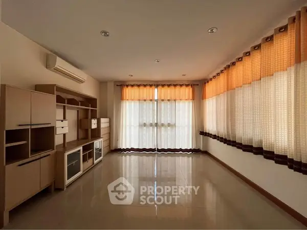 image_rental-13918929