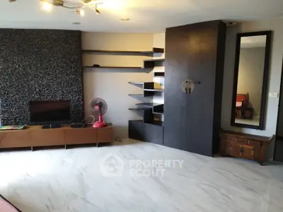  2 Bedrooms Condo -3