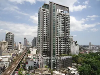 Stunning high-rise building with panoramic city views, perfect for urban living.