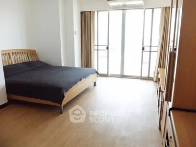 3 Bedrooms Condo -4