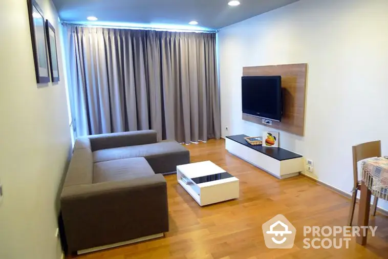 Fully Furnished 1 Bedroom Condo at The Tempo Ruamrudee Condominium Livingroom