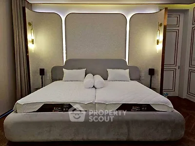 Luxurious bedroom with king-size bed and elegant lighting, perfect for relaxation and comfort.