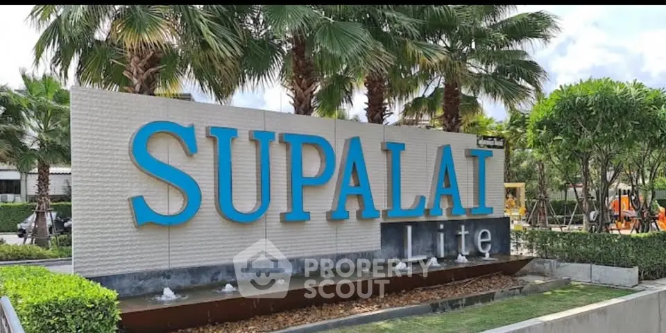 Supalai Lite entrance with lush greenery and modern design