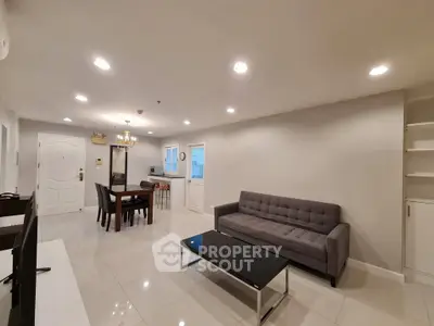 Spacious modern living room with elegant furniture and bright lighting, perfect for family gatherings.