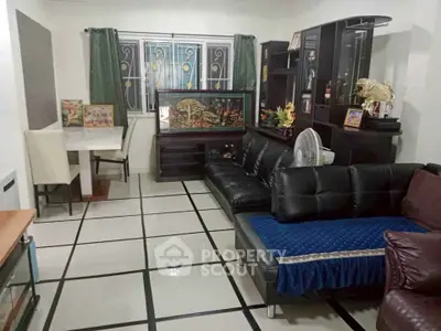 Spacious living room with modern furniture and decorative accents, ideal for family gatherings.