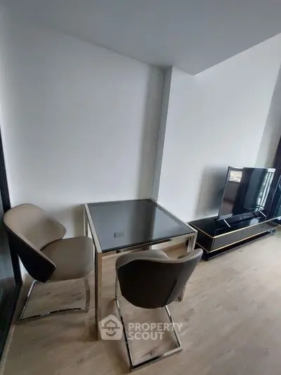 Modern living room with sleek furniture and flat-screen TV