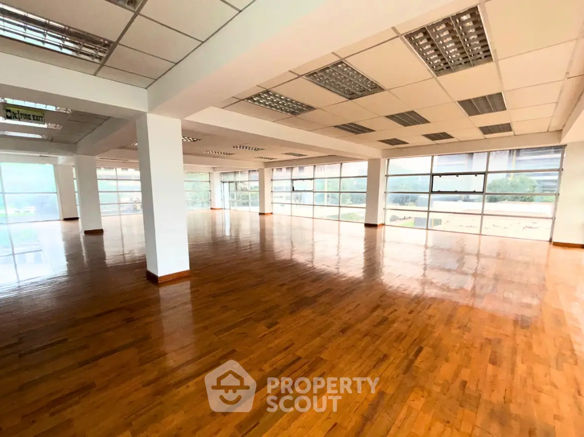 Screenshot 2568-10-01 at 18.19.50.jpg