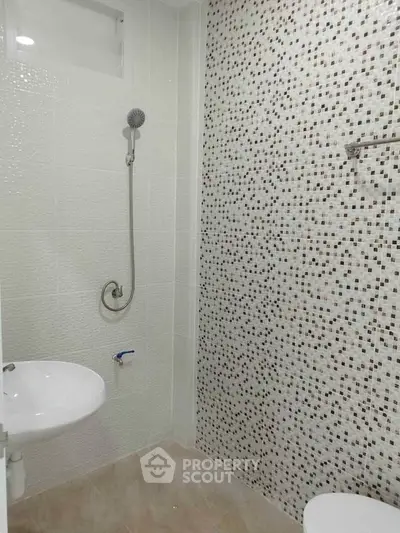 Modern bathroom with stylish mosaic tiles and sleek fixtures