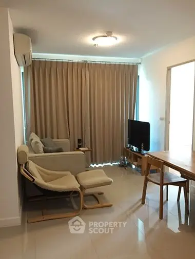Fully Furnished 2 Bedrooms Condo at Ideo Blucove Sukhumvit Livingroom