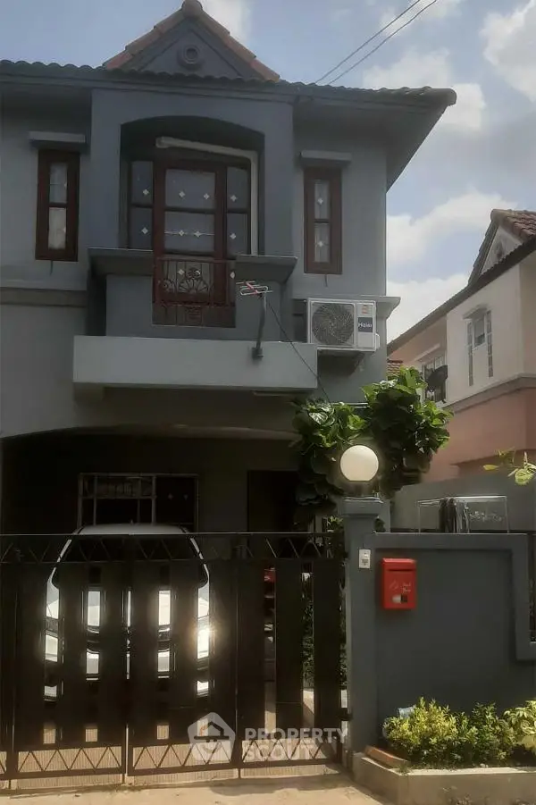 1939067-Photoroom.png