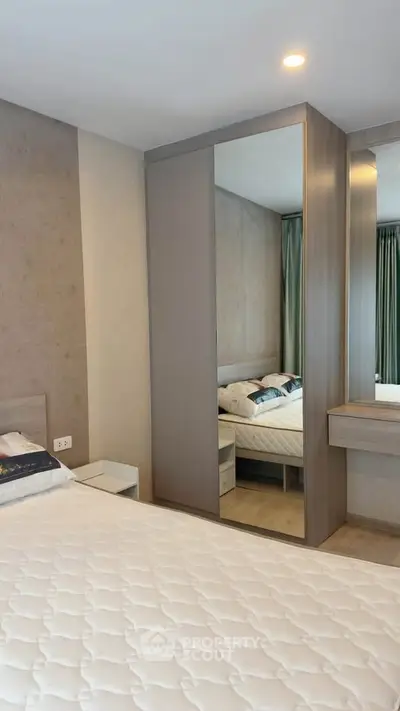Modern bedroom with stylish wardrobe and cozy bed in a contemporary apartment.