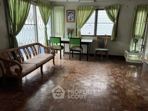 image_rental-8812124