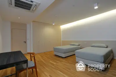  3 Bedrooms Condo -3