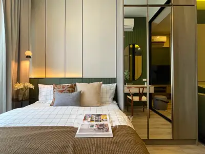 Modern bedroom with stylish decor and mirrored wardrobe in a cozy apartment