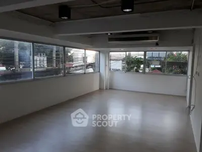 image_rental-27968277