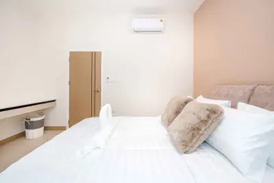 Modern bedroom with cozy decor and air conditioning, perfect for relaxation and comfort.