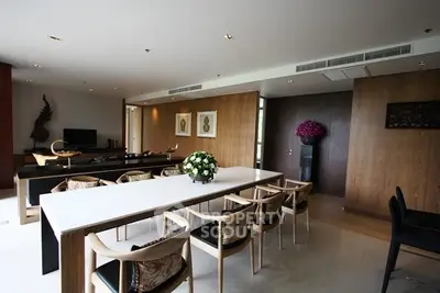  3 Bedrooms Condo at Promphan 53-2