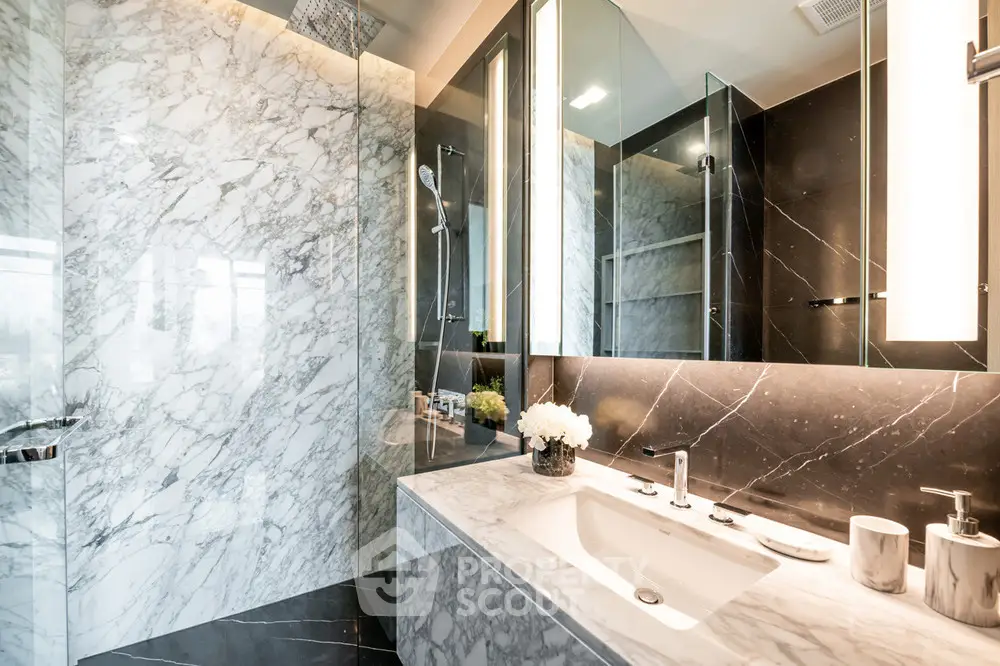  2 Bedrooms Condo at The Monument Thonglo-1