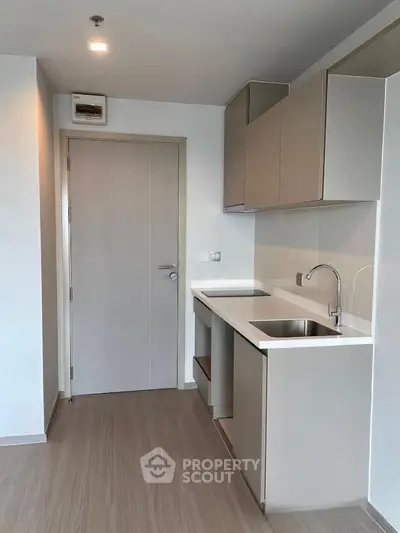 1835245-4-Photoroom.png