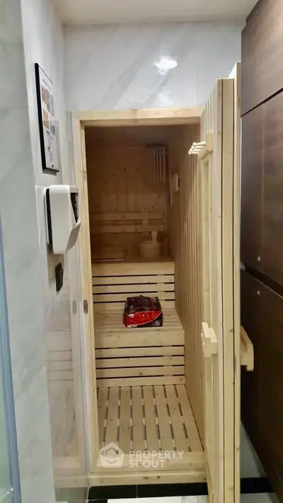 Fully Furnished 1 Bedroom Condo at Klass Langsuan-3