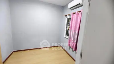 Minimalist small room with wooden flooring and air conditioning