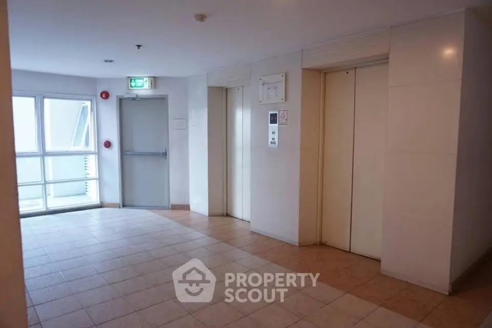  1 Bedroom Condo at Phahol Metro-1