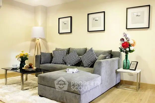 Fully Furnished 3 Bedrooms Apartment at Ploen Ruedee Night Market-1