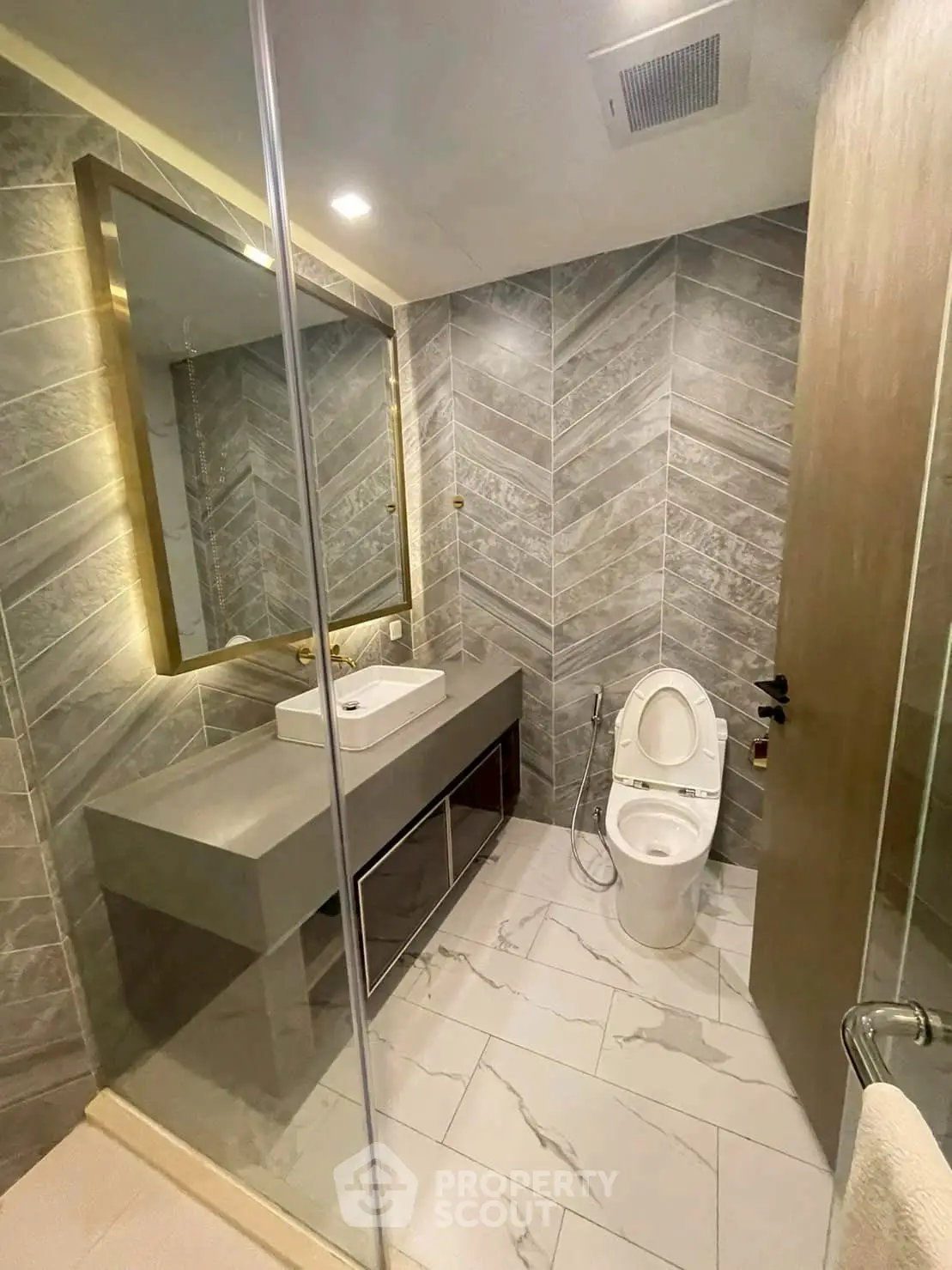 Modern bathroom with sleek design and elegant fixtures in a luxury apartment.
