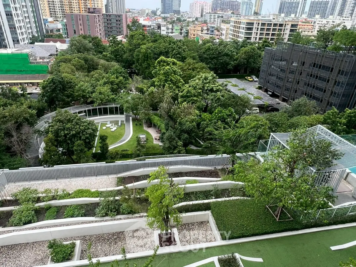 Stunning urban garden view from rooftop with lush greenery and cityscape backdrop.