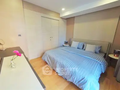 Spacious modern bedroom with elegant decor and cozy ambiance