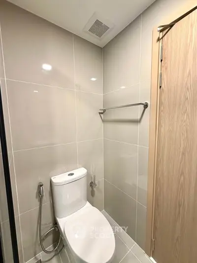 Modern bathroom with sleek tile design and contemporary fixtures