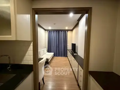 Cozy living room with elegant furniture and wooden flooring, perfect for relaxation and entertainment.