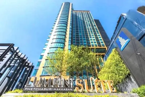 Stunning high-rise building of Lumpini Suite Phetchaburi-Makkasan with modern architecture and lush greenery.