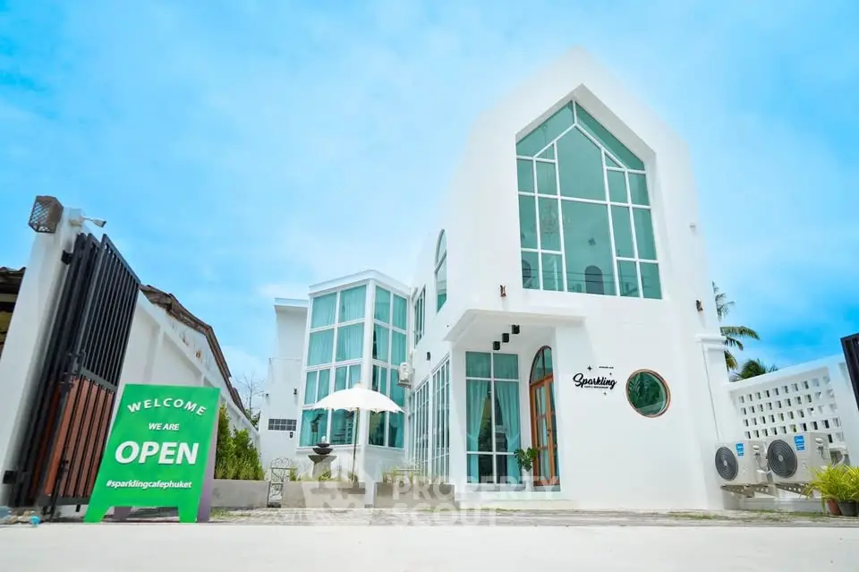 Modern white building with large windows and open entrance, perfect for commercial use.
